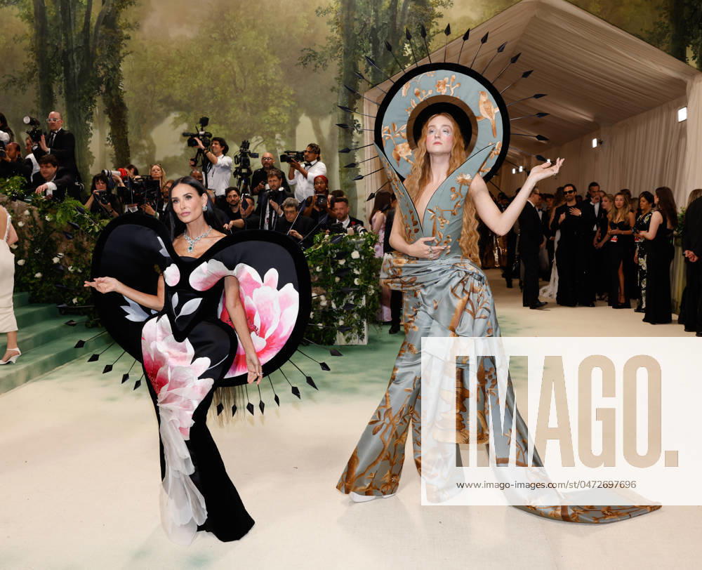 Demi Moore and Harris Reed arrive on the red carpet at the 2024 Met Gala celebrating Sleeping Beauties: Reawakening Fashion at The Metropolitan Museum of Art on Monday, May 6, 2024 in New York City. NYP20240506257 JOHNxANGELILLO