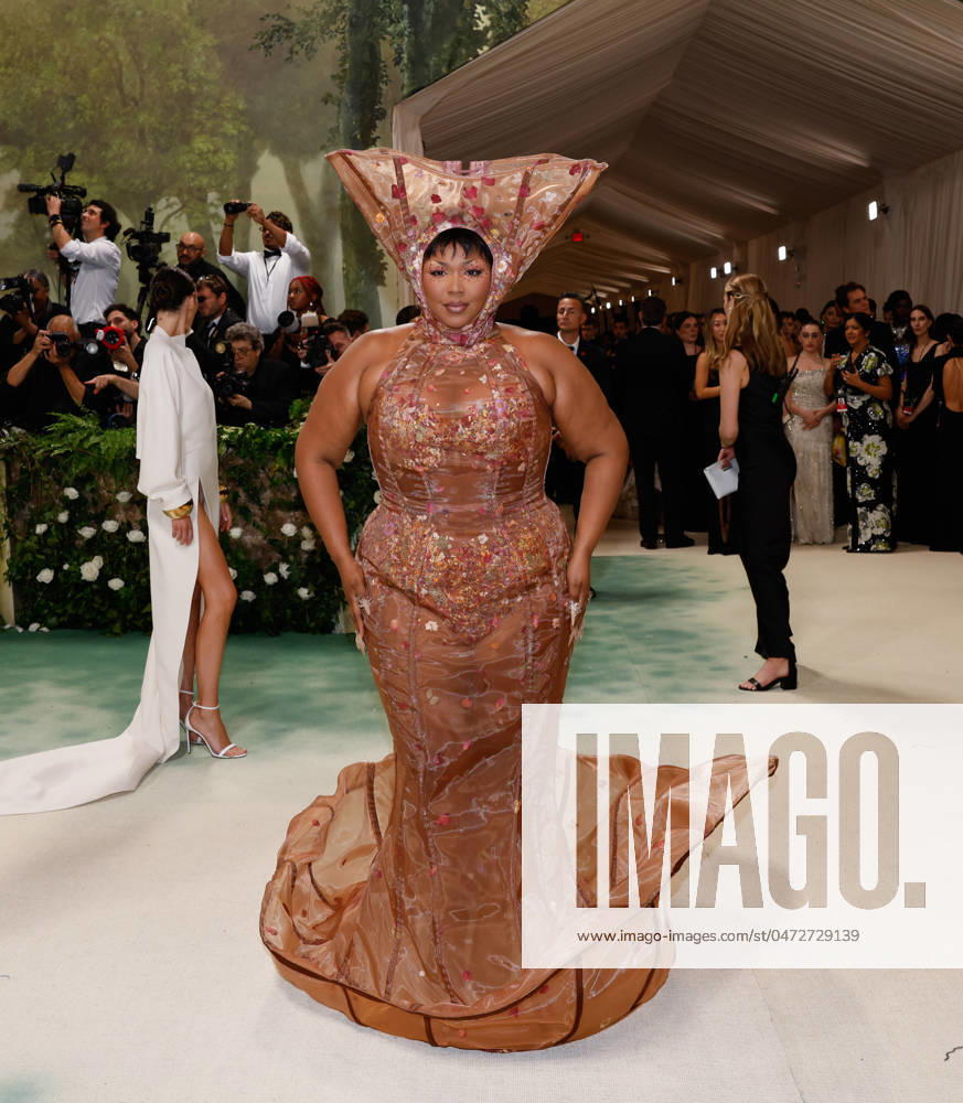 Lizzo arrives on the red carpet at the 2024 Met Gala celebrating Sleeping Beauties: Reawakening Fashion at The Metropolitan Museum of Art on Monday, May 6, 2024 in New York City. NYP20240506366 JOHNxANGELILLO