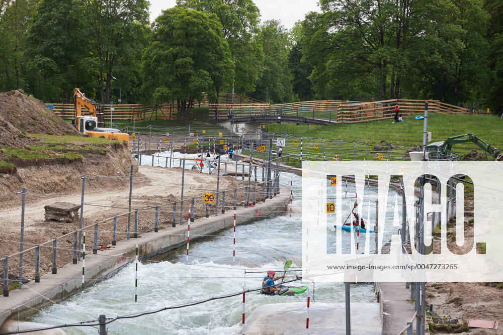 Construction site Eiskanal the area will be closed to passers-by for almost two years due to the reconstruction of the course for the canoe slalom WM 2022 For the time being the training of the canoeists continues