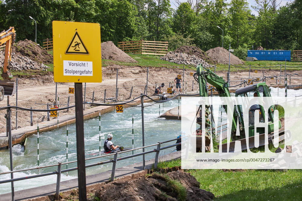 Construction site Eiskanal the area will be closed to passers-by for almost two years due to the reconstruction of the course for the canoe slalom WM 2022 For the time being the training of the canoeists continues