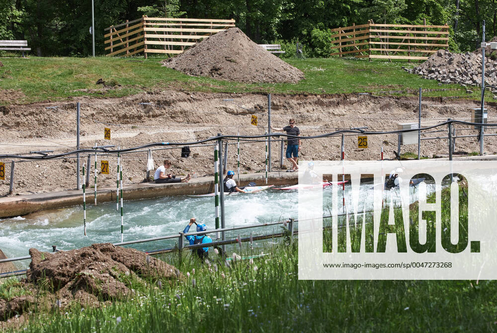 Construction site Eiskanal the area will be closed to passers-by for almost two years due to the reconstruction of the course for the canoe slalom WM 2022 For the time being the training of the canoeists continues