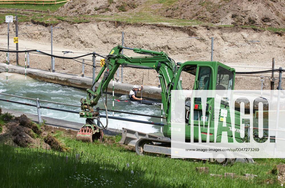 Construction site Eiskanal the area will be closed to passers-by for almost two years due to the reconstruction of the course for the canoe slalom WM 2022 For the time being the training of the canoeists continues