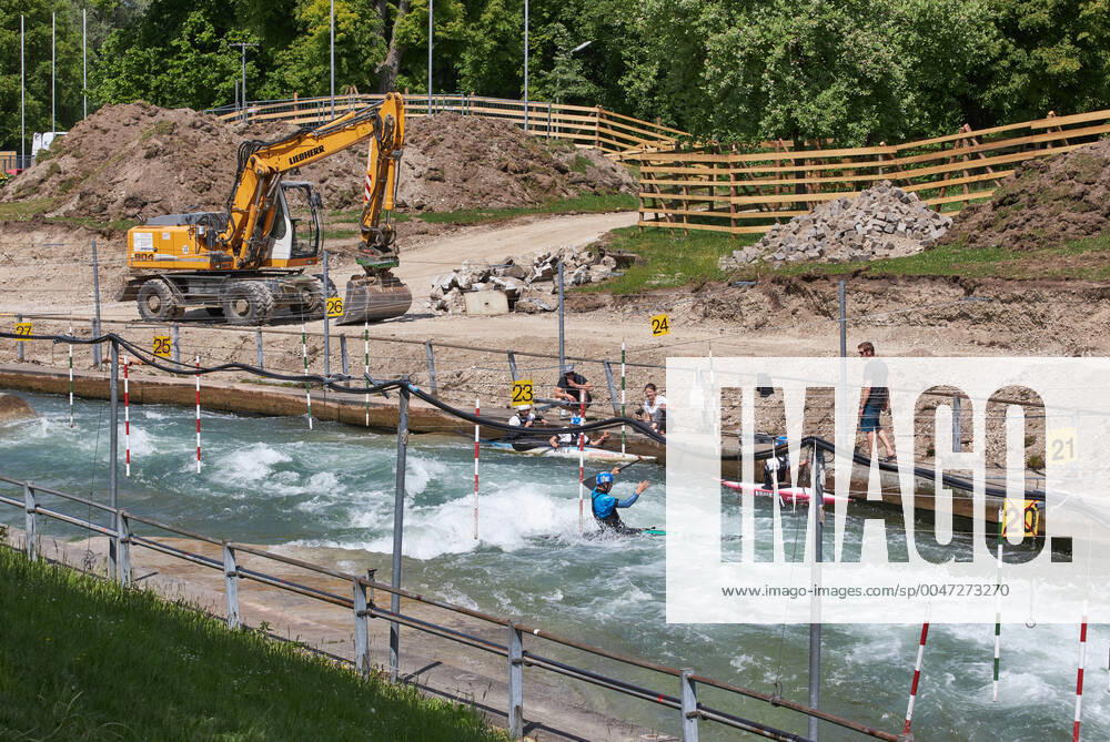 Construction site Eiskanal the area will be closed to passers-by for almost two years due to the reconstruction of the course for the canoe slalom WM 2022 For the time being the training of the canoeists continues