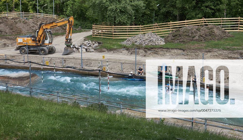 Construction site Eiskanal the area will be closed to passers-by for almost two years due to the reconstruction of the course for the canoe slalom WM 2022 For the time being the training of the canoeists continues
