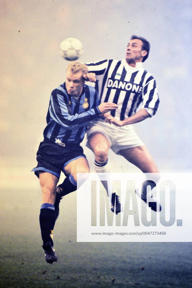 DENNIS BERGKAMP, Inter, JURGEN KOHLER, Juventus, Serie A, Inter vs Juventus 2-2, Milano SERIE A 1993-94 INTER-JUVENTUS 2-2
