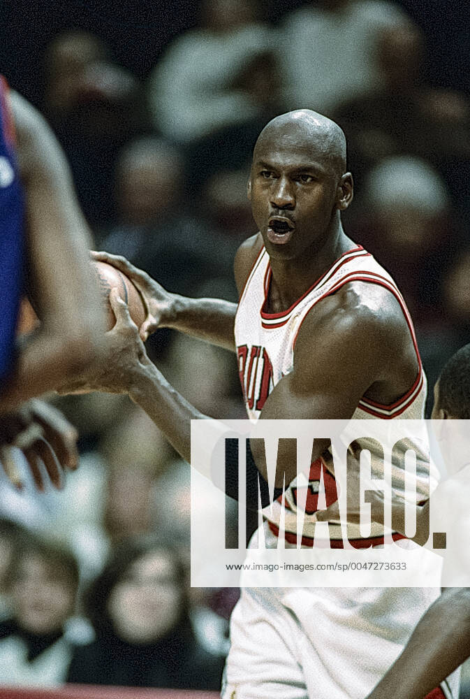 NBA, Basketball Herren, USA Chicago Bulls against the Miami Heat Michael Jordan competing for the NBA Chicago Bulls against the Miami Heat in 1996. Chicago United Center Illinois United States