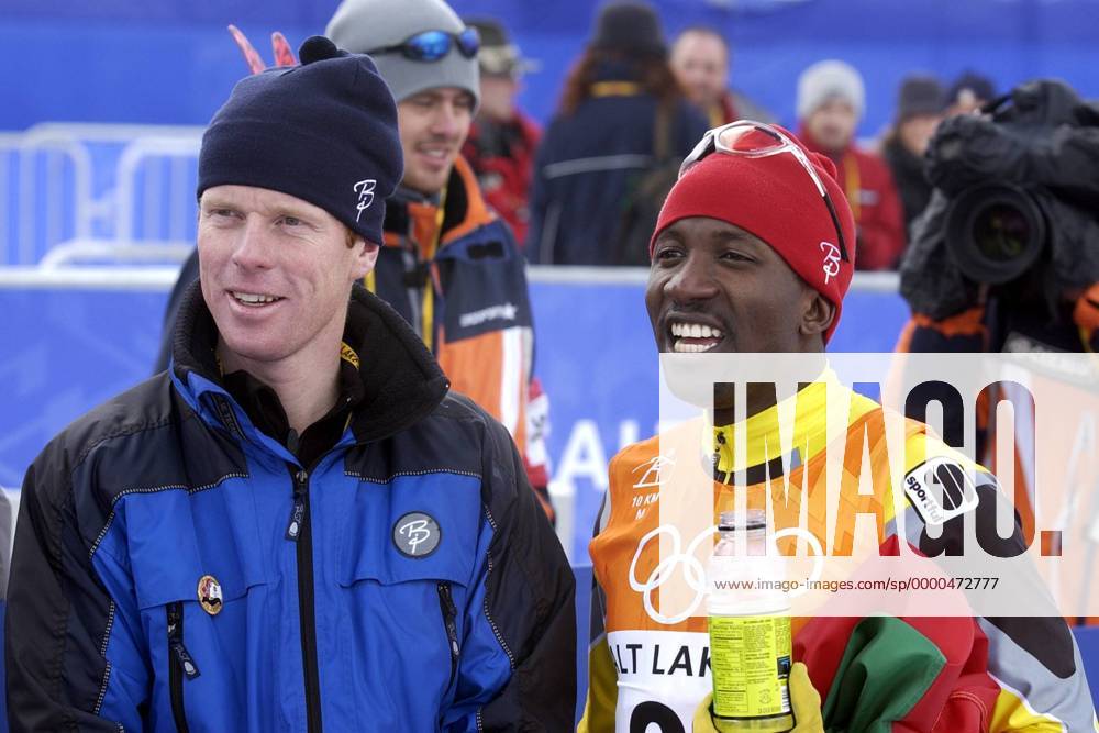 Skilegende Björn Dählie (Norwegen) und sein Freund Isaac Menyoli (re., Kamerun) Nordischer Skilauf OS Winter Herren Olympische Winterspiele 2002, Olympia, Olympiade, Spiele, Ski Nordisch, Skisport, Gruppe Soldier Hollow Salt Lake City Utah Freude,