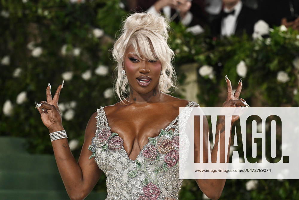 The 2024 Met Gala Celebrating Sleeping Beauties: Reawakening Fashion - Arrivals - NYC French-Malian musician Aya Nakamura attends the 2024 Costume Institute Benefit for Sleeping Beauties: Reawakening Fashion at The Metropolitan Museum of Art on May 06, 2024 in New York City, USA. Photo by DNphotography ABACAPRESS.COM NEW-YORK United States