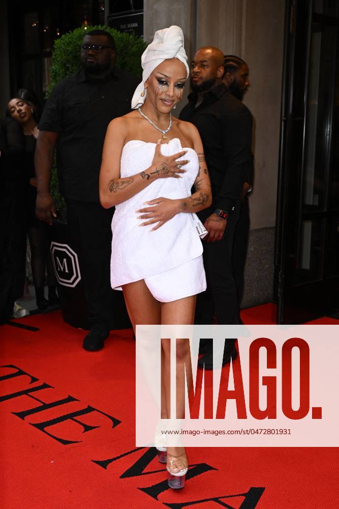 The Mark Hotel: 2024 Met Gala - NYC Doja Cat and Beka Gvishiani at The Mark Hotel before the 2024 Met Gala: Sleeping Beauties: Reawakening Fashion held at the Metropolitan Museum of Art on May 6, 2024 in New York City, New York, USA,. Photo by ABACAPRESS.COM New York City United States