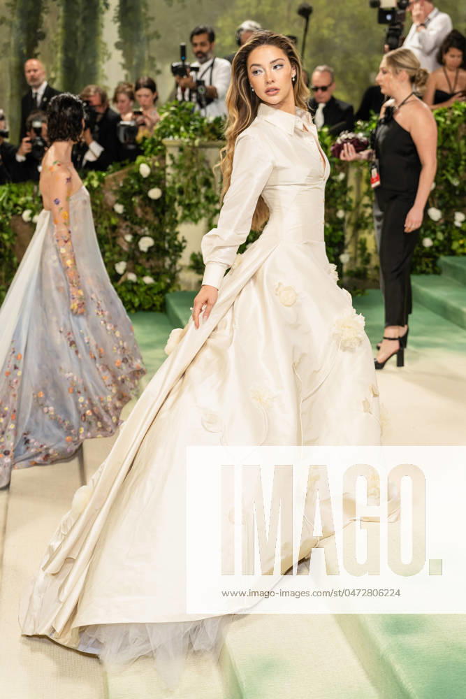 Celebrities attend the 2024 Met Gala Celebrating ?Sleeping Beauties: Reawakening Fashion? at The Metropolitan Museum of Art in New York City Featuring: Madelyn Cline Where: New York, United States When: 06 May 2024 Credit: Michael Stewart INSTARimages.com . NOT FOR USE BY NEWSPAPERS BASED IN THE UK.