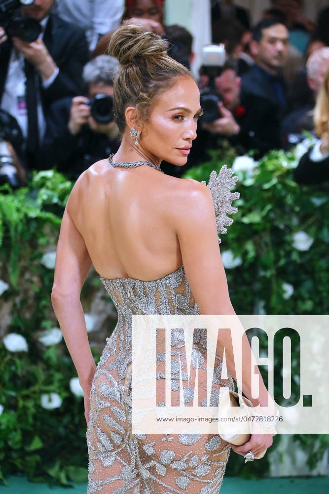 Metropolitan Museum Of Art Costume Institute Gala - NYC Jennifer Lopez attends the Met Gala 2024 Sleeping Beauties: Reawakening Fashion. at The Metropolitan Museum of Art in New York, NY on May 6, 2024. Photo by Charles Guerin ABACAPRESS.COM New York City NY United States