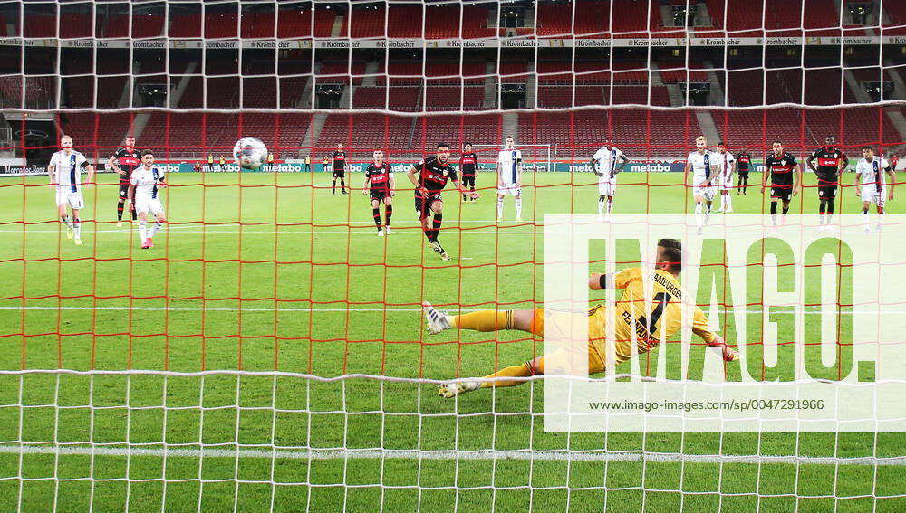 Football 2 Bundesliga VfB Stuttgart vs. Hamburger SV Stuttgart , 2 Bundesliga , VfB Stuttgart vs. Hamburger SV, 2 2 goal, scorer Nicolas Gonzalez VfB Press photo Baumann Hansjürgen Britsch Pool Only for journalistic purposes Only for editorial use According to the regulations of the DFL Deutsche Fußball Liga it is prohibited to use or have used photographs taken in the stadium and or of the match in the form of sequence images and or video-like photo sequences DFL regulations prohibit any use of photographs as image sequences and or quasi video Stuttgart Mercedes Benz Arena Baden Württemberg Germany Poolfoto Pressefoto Bauman Hansjürgen Br ,
