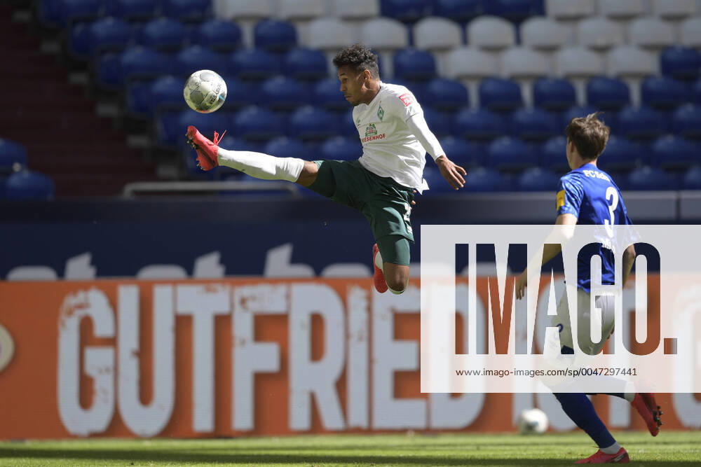 Soccer 1 Bundesliga FC Schalke 04 Werder Bremen from left Theodor GEBRE SELASSIE HB Juan MIRANDA GE Soccer 1 Bundesliga, 29 Matchday, FC Schalke 04 GE SV Werder Bremen HB , on 30 05 2020 in Gelsenkirchen Germany Photo AnkeWaelischmiller SVEN SIMON Pool DFL regulations prohibit any use of photographs as image sequences and or quasi video National and international News Agencies OUT Gelsenkirchen Veltins Arena NRW Germany Poolfoto SVEN SIMON Anke Waelischmiller ,