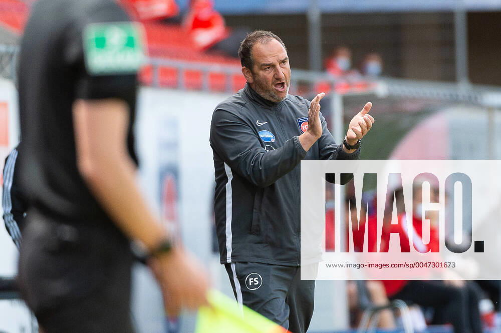 1 FC Heidenheim vs FC Erzgebirge Aue, football, men, 2 Bundesliga, 29 matchday, season 19 20, GER, 31 05 2020 Frank Schmidt, coach 1 FC Heidenheim 1 FC Heidenheim vs FC Erzgebirge Aue, football, men, 2 Bundesliga, 29 matchday, season 19 20, GER, 31 05 2020, DFL REGULATIONS PROHIBIT ANY USE OF PHOTOGRAPHS AS IMAGE SEQUENCES AND OR QUASI VIDEO, For journalistic use only Photo EIBNER Press Photo Wolfgang Frank POOL Heidenheim Voith Arena Baden Wuerttemberg Germany Poolfoto Wolfgang Frank Eibner-Pressefoto ,
