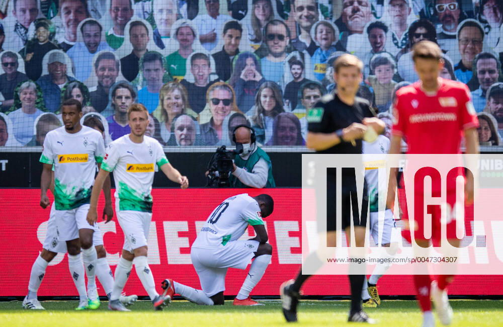 Borussia Moenchengladbach Union Berlin, 31 05 2020 Goal celebration Marcus Thuram BMG against racism 31 05 2020, football, 1 Bundesliga, season 2019 20, 29 Matchday, Borussia Moenchengladbach Union Berlin, photo MORITZ MUELLER POOL Only for journalistic use Only for editorial use Moenchengladbach Borussia Park NRW Germany Poolfoto Moritz Mueller , Nur für journalistische Zwecke. Only for editorial use. . National and international News-Agencies OUT