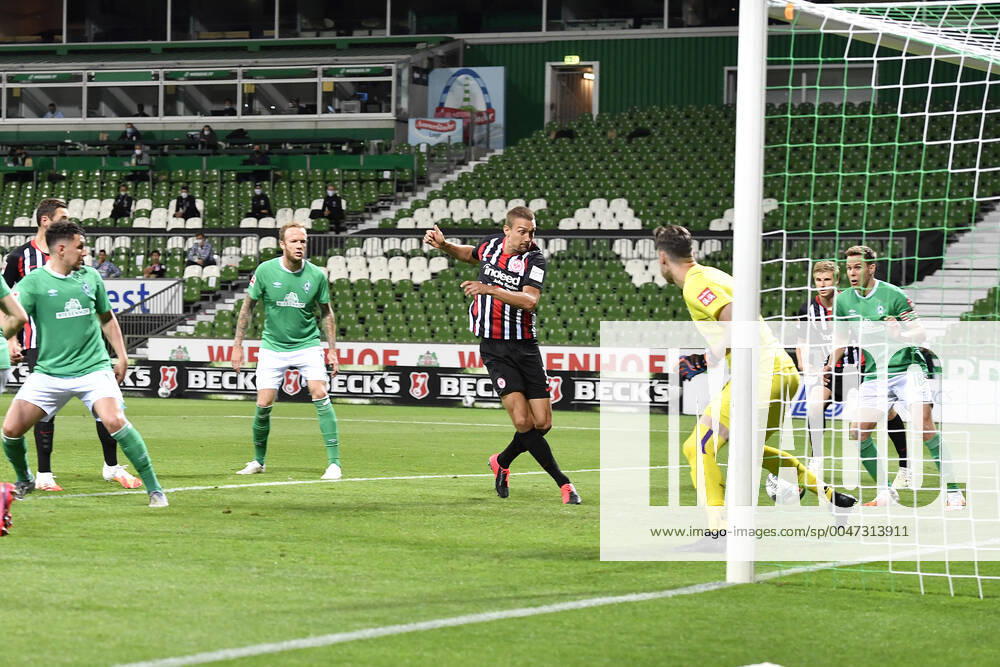 Werder Bremen Eintracht Frankfurt Football, 1 Bundesliga 2019 20, Werder Bremen Eintracht Frankfurt Stefan ILSANKER Eintracht Frankfurt scores the goal for 0 2 against goalkeeper Jiri PAVLENKA Werder Bremen Photo Elmar Kremser Sven Simon Pool via xim gs DFL regulations prohibit any use of photographs as image sequences and or quasi video Editorial use only National and international news agencies out Bremen Germany Poolfoto xim.gs ,