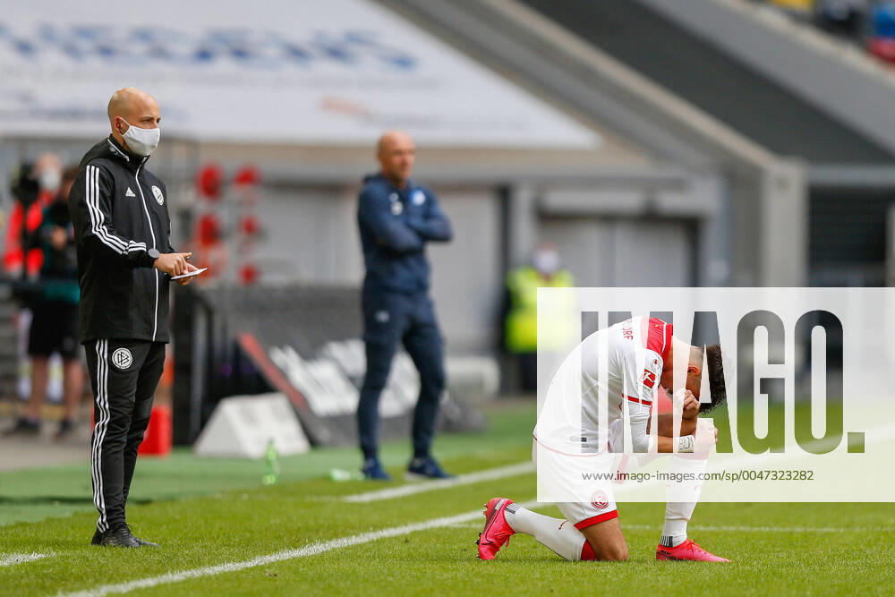 Fortruna Duesseldorf TSG Hoffenheim, 06 06 2020 The US American Alfredo Morales F95 at his substitution with a statement against racism and violence 06 06 2020, Football, 1 Bundesliga, Season 2019 20, 30 Matchday, Fortuna Duesseldorf TSG Hoffenheim Photo Norbert Schmidt POOL For journalistic use only Duesseldorf Merkur Spiel Arena NRW Germany Poolfoto Norbert Schmidt ,