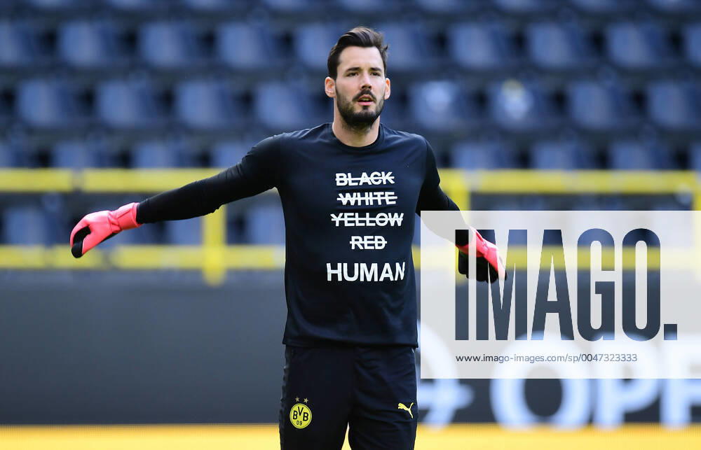 Football goalkeeper Roman Buerki Dortmund , T-shirt with the inscription Human , protest against the death of George Floyd, who died during a police operation in Minneapolis USA Dortmund, 06 06 2020, Bundesliga football, Borussia Dortmund Hertha BSC Berlin Dortmund Poolfoto Groothuis Witters Pool Witters ,