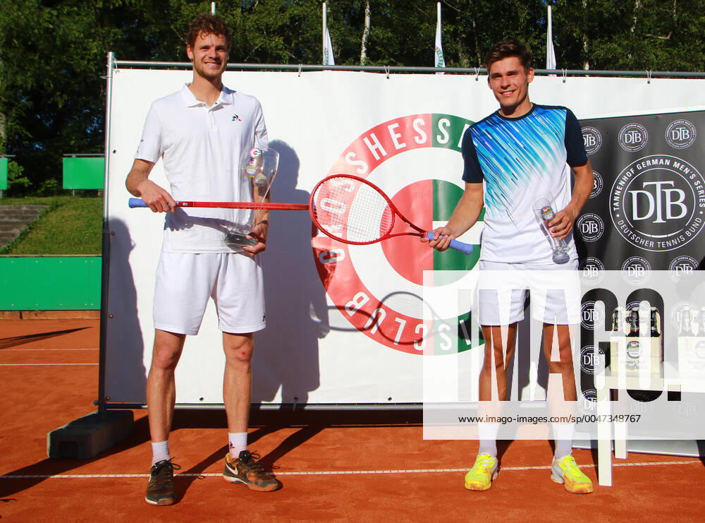 Award ceremony, winner Yannick Hanfmann left and second place Daniel Masur right Tennis Munich Großhesselohe Tannenhof Resort German Mens Series 12 06 2020