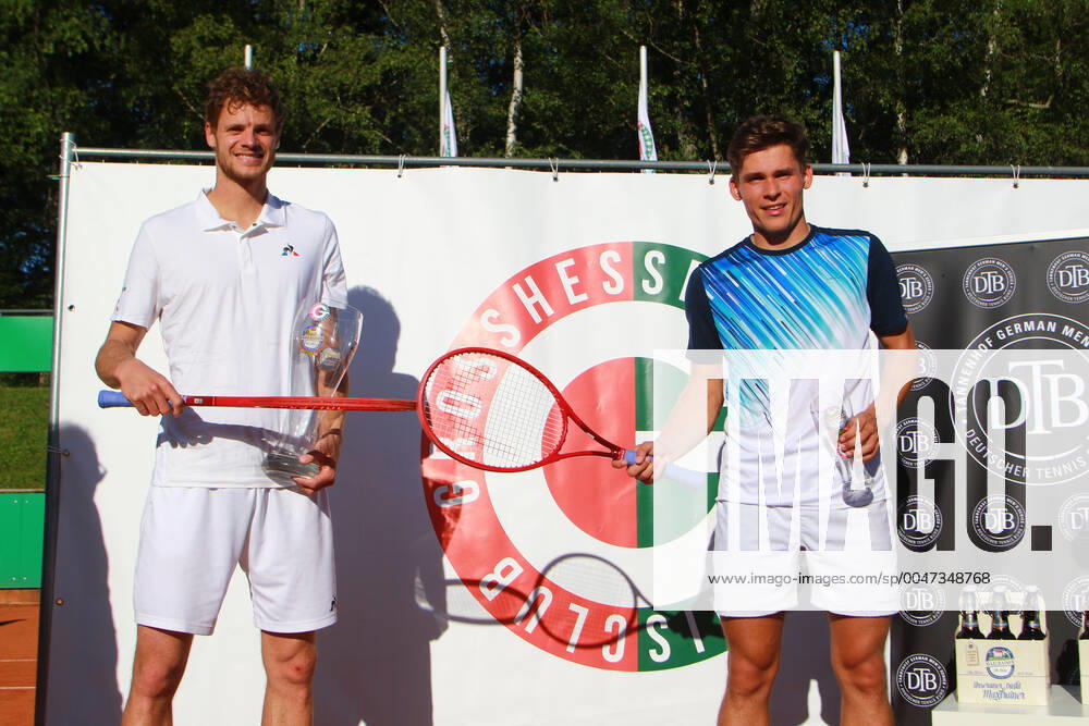Award ceremony, winner Yannick Hanfmann left and second place Daniel Masur right Tennis Munich Großhesselohe Tannenhof Resort German Mens Series 12 06 2020
