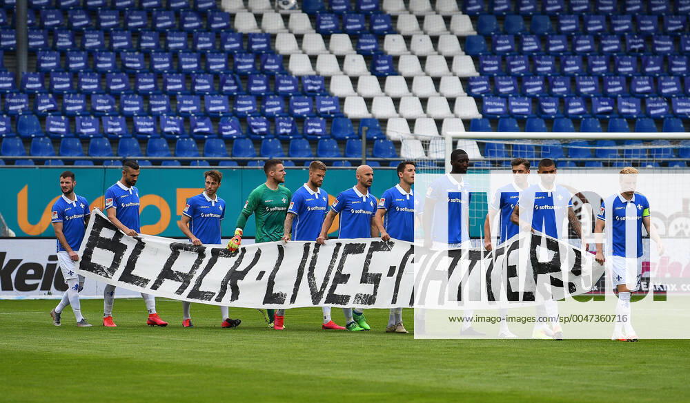 Fussball 2 Bundesliga, Season 19 20, Matchday 31, SV Darmstadt 98 Hannover 96, emonline,, v l Darmstadts players enter the field with a Black Lives Matter poster Darmstadt