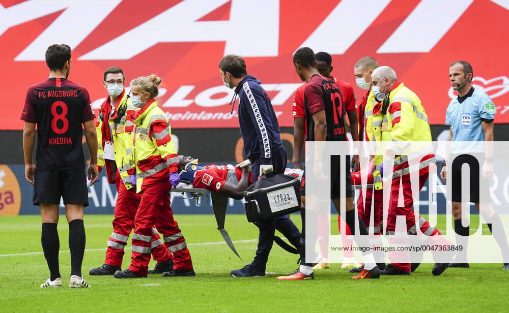 Fussball 1 Bundesliga 1 FSV Mainz 05 FC Augsburg Fussball 1 Bundesliga 1 FSV Mainz 05 FC Augsburg 14 06 2020, injury at Taiwo Awoniyi Mainz , Picture credits hasan bratic rscp photo DFL regulations prohibit any use of photographs as image sequences and or quasi video National and international News Agencies OUT Mainz OPEL ARENA Rheinland Pfalz Germany Poolfoto hasan bratic rscp-photo ,