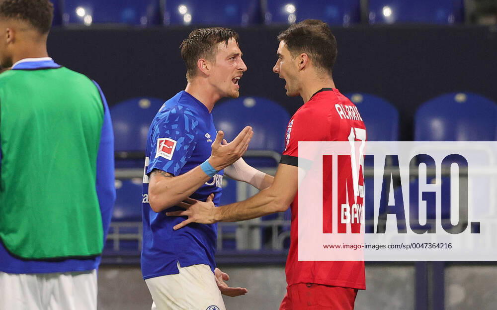 Sports Soccer 1 Bundesliga Season 19 20 20 31 Matchday Bayer FC Schalke 04 Bayer Leverkusen S04 Bastian Oczipka , Gesture , Gesture , Bayer Lucas Alario , Scuffle , Pack formation , Pack , Quarrel , Dispute , Quarrel , after unfair continuation of play despite planned interruption of injury 19 20 14 06 2020 31 Matchday FC Schalke 04 Bayer Leverkusen Photo Ralf Ibing firosportphoto POOL Only for journalistic purposes Only for editorial use City of Gelsenkirchen Veltins Arena Federal State NRW Germany Poolfoto Ralf Ibing firo Sportphoto POOL ,