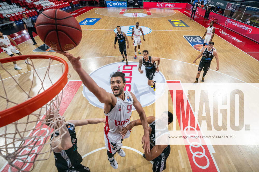 Basketball easyCredit BBL Final Tournament Basketball Munich 15 06 2020 Season 2019 2020 easyCredit BBL Final Tournament 2020 Preliminary Round Group B Matchday 5 RASTA Vechta Brose Bamberg Assem Marei Bamberg, No 50 Ishmail Wainright Vechta, No 24 Munich Audi Dome Germany