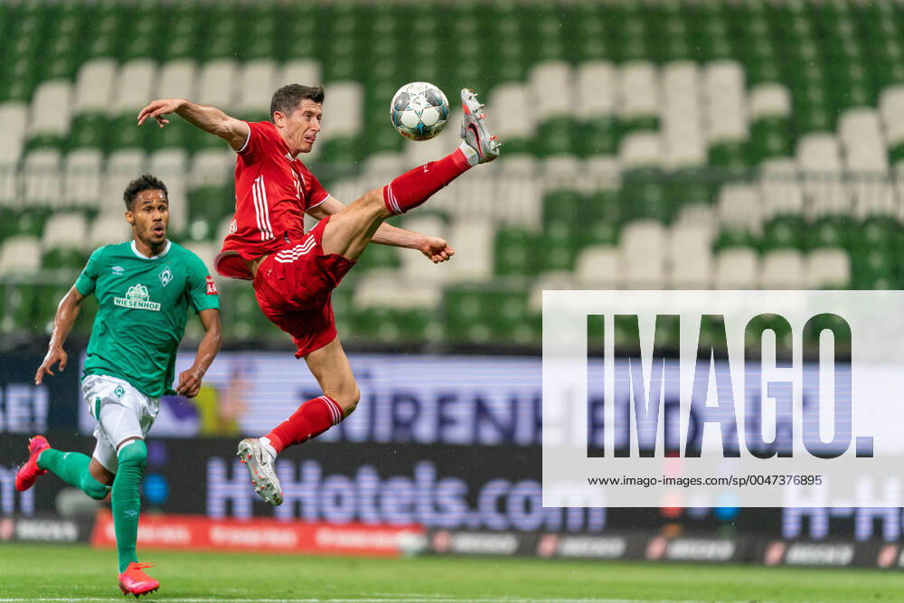 SV Werder Bremen vs Bayern Muenchen 16 06 2020 Davie Selke SV Werder Bremen 09 , Theodor Gebre Selassie Werder Bremen 23 Sport nphgm001 Football 1 Bundesliga Season 19 20 32 Matchday SV Werder Bremen vs Bayern Muenchen 16 06 2020 Foto gumzmedia nordphoto POOL DFL regulations prohibit any use of photographs as image sequences and or quasi video National and international News Agencies OUT Bremen wohninvest Weserstadion Bremen GERMANY Poolfoto gumzmedia nordphoto ,
