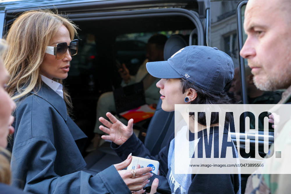 Jennifer Lopez and her daughter Emme go for a little shopping at Euro Photo a photography equipment store in Paris Jennifer Lopez and her daughter Emme go for a little shopping at Euro Photo a photography equipment store in Paris, France, on May 9, 2024 Jennifer Lopez and her daughter Emme go for a little shopping at Euro Photo a photography equipment store in Paris, France, on May 9, 2024 Paris France