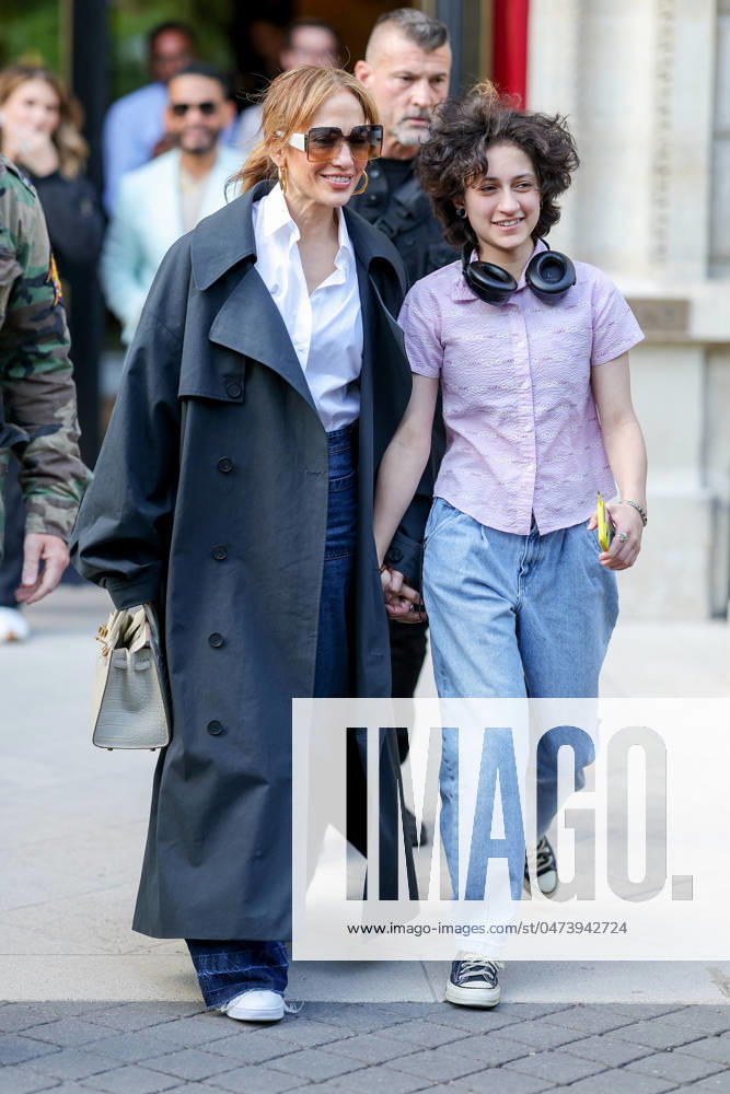 Jennifer Lopez and her daughter Emme leaving the La RÃ serve hotel in Paris Jennifer Lopez and her daughter Emme leaving the La RÃ serve hotel in Paris, France, on May 8, 2024 Jennifer Lopez and her daughter Emme leaving the La RÃ serve hotel in Paris, France, on May 8, 2024 Paris France