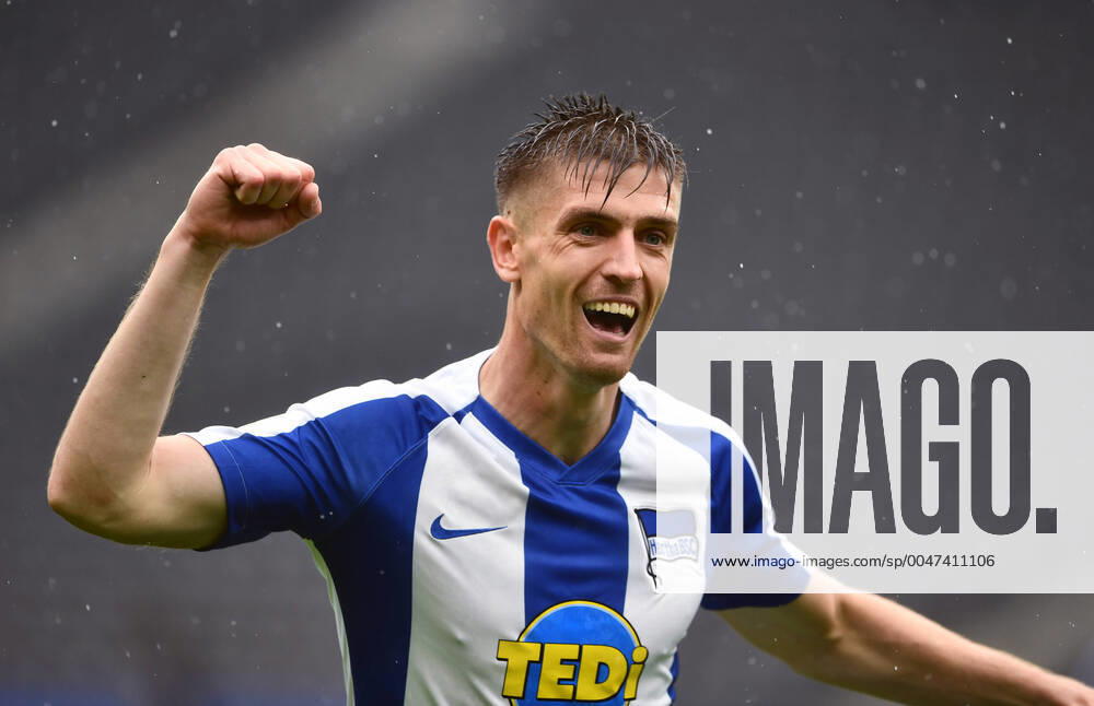 Krzysztof Piatek Hertha BSC , cheers after the 2 0 Hertha BSC Berlin Bayer 04 Leverkusen 1 Bundesliga 2019 2020, 1 BL, 1 Bundesliga, DFL, Fußball, Fussball, soccer, men, men, men, Germany, Germany Berlin, 20 6 2020, Olympiastadion