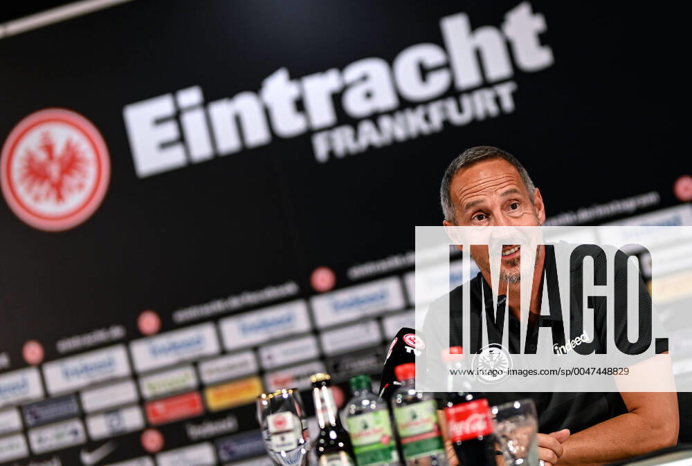 Fussball 1 Bundesliga, Eintracht Frankfurt Press conference before the Paderborn match, v l Trainer Adolf Adi Huetter Eintracht Frankfurt Frankfurt am Main