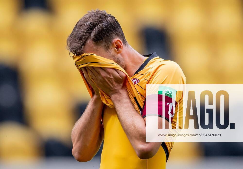 Dresden, Football 2 Bundesliga, 34 Matchday SG Dynamo Dresden VfL Osnabrueck Dresdens Florian Ballas stunned