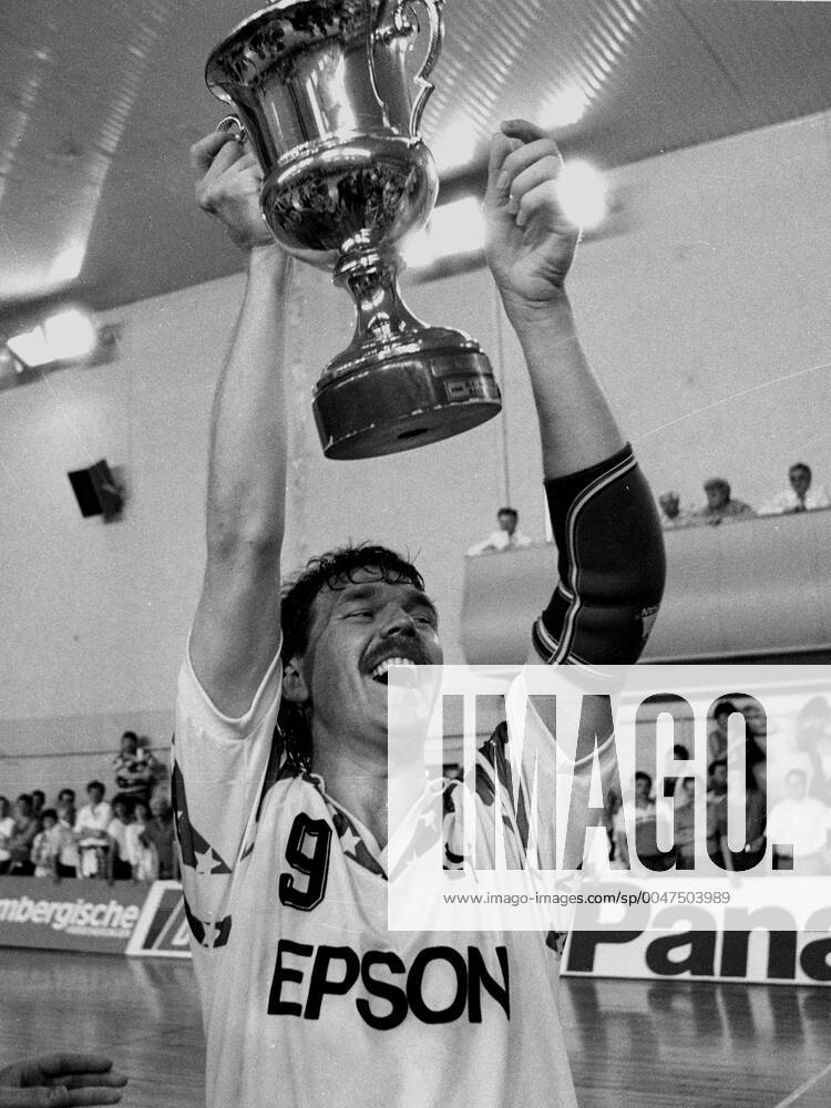 2 IHF Cup Final ASK Forward Frankfurt Oder Turu Düsseldorf Frank Harting with cup HM