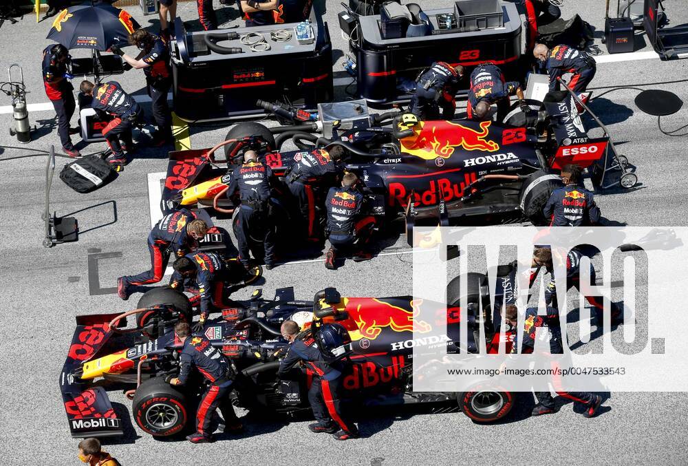 Motorsports: FIA Formula One World Championship, WM, Weltmeisterschaft 2020, Grand Prix of Austria, 33 Max Verstappen (NLD, Aston Martin Red Bull Racing), 23 Alexander Albon (THA, Aston Martin Red Bull Racing), Spielberg Austria