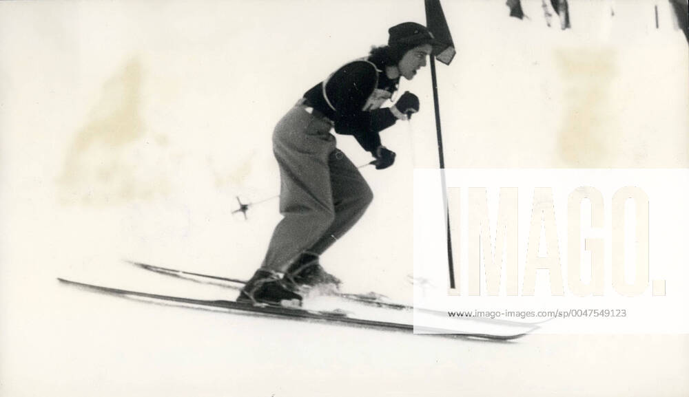 Feb. 5, 1948 - Suvretta, Switzerland - ISOBEL ROE (Great Britain) all out coming through the markers during the Slalom race for women at the Winter Olympic Games, Olympische Spiele, Olympia, OS at St. Moritz. This was the first time women s alpine skiing slalom event was part of the Winter Olympics program. Roe finished in 23rd place. Survetta Switzerland - ZUMAk09_ 19480205_jes_k09_845