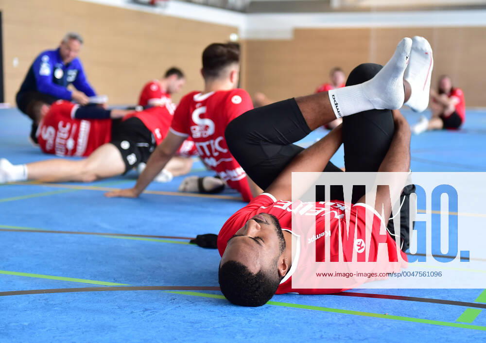 Handball Season 2020 2021 Training start HC Erlangen HCE OGo Daniel Mosindi 23, HC Erlangen HCE