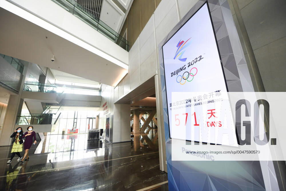 (200713) -- BEIJING, July 13, 2020 -- Photo taken on July 13, 2020 shows the countdown device of the Olympic Winter games, Winterspiele,Spiele, Summer games Beijing 2022 in a building of the Beijing Organizing Committee for the 2022 Winter Olympics at Shougang s old industrial park in Beijing, capital of China. The countdown device was unveiled on Monday. ) (SP)CHINA-BEIJING-2022 OLYMPIC WINTER GAMES-COUNTDOWN DEVICE-UNVEILING (CN) JuxHuanzong