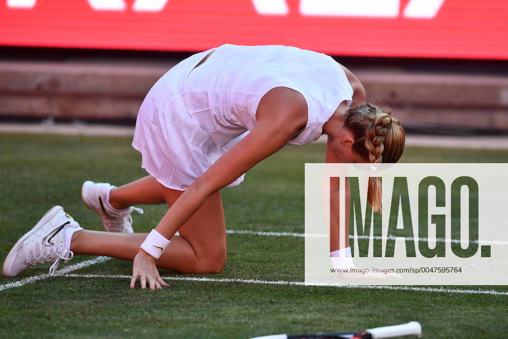 Petra Kvitova CZR , falls but remains unhurt Petra Kvitova vs Andrea Petkovic GER Bett1ACES tennis tournament tennis tournament, tennis tournament, ladies and gentlemen on LTTC Tot Weiss facility at Steffi Graf Stadium Berlin