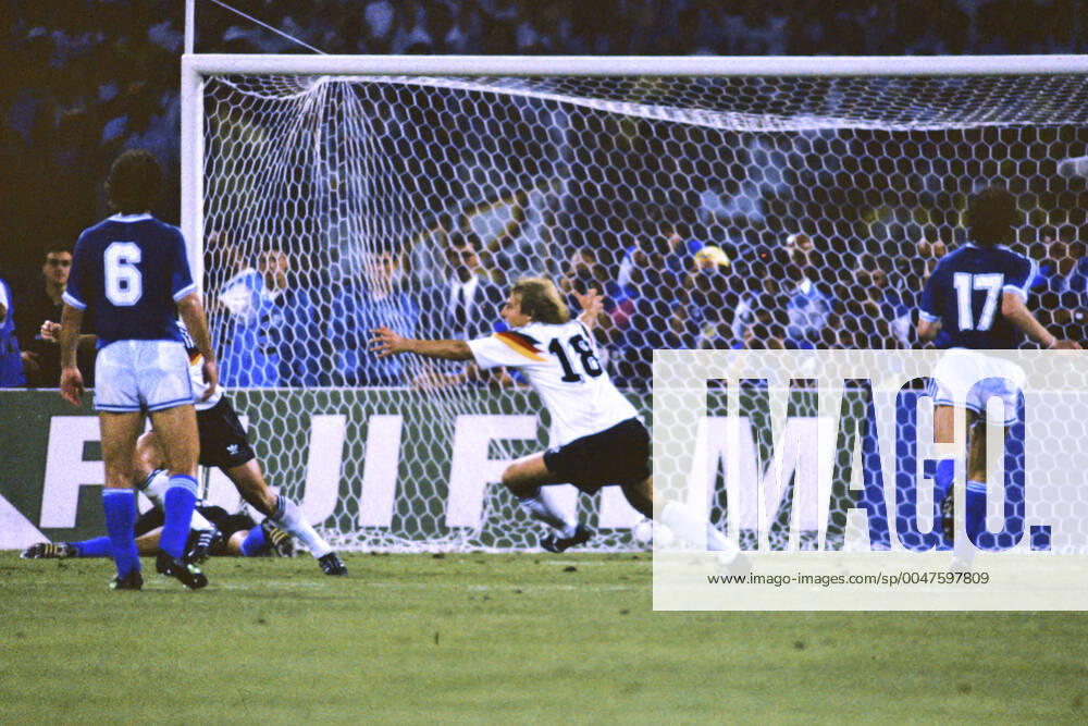 BREHME Andreas Team Germany convert the 11m for Germany against goalie Sergio Goycochea Team Germany World Champion FIFA World Cup 1990 in Italy Final Germany Argentina 1 0 on 08 07 1990 in Rome