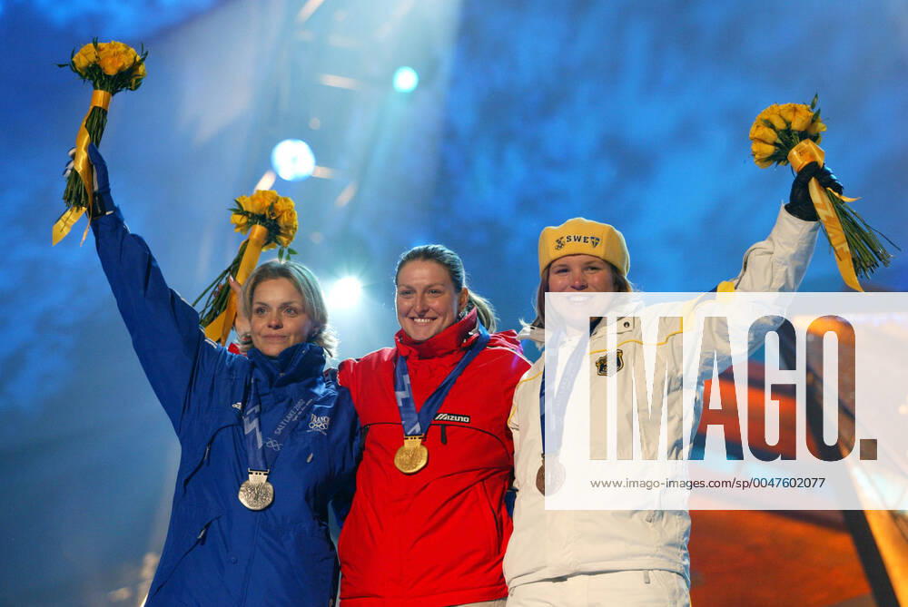Winter Olympics 2002, Alpine Skiing: Gold medalist Janica Kostelic of Croatia is flanked by silver medalist Laure Pequegnot of France (L) and bronze medalist Anja Parson of Sweden during prize ceremony for womens slalom at The Winter Olympic Games, Olympische Spiele, Olympia, OS on February 20, 2002 in Salt Lake City, USA. BILDBYRAN