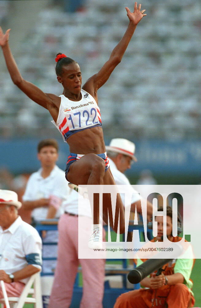 Summer Olympics 1992, Athletics: Gold medalist Jackie Joyner-Kersee of USA in long jump during womens heptathlon at The Summer Olympic Games, Olympische Spiele, Olympia, OS on August 1, 1992 in Barcelona, Spain. BILDBYRAN