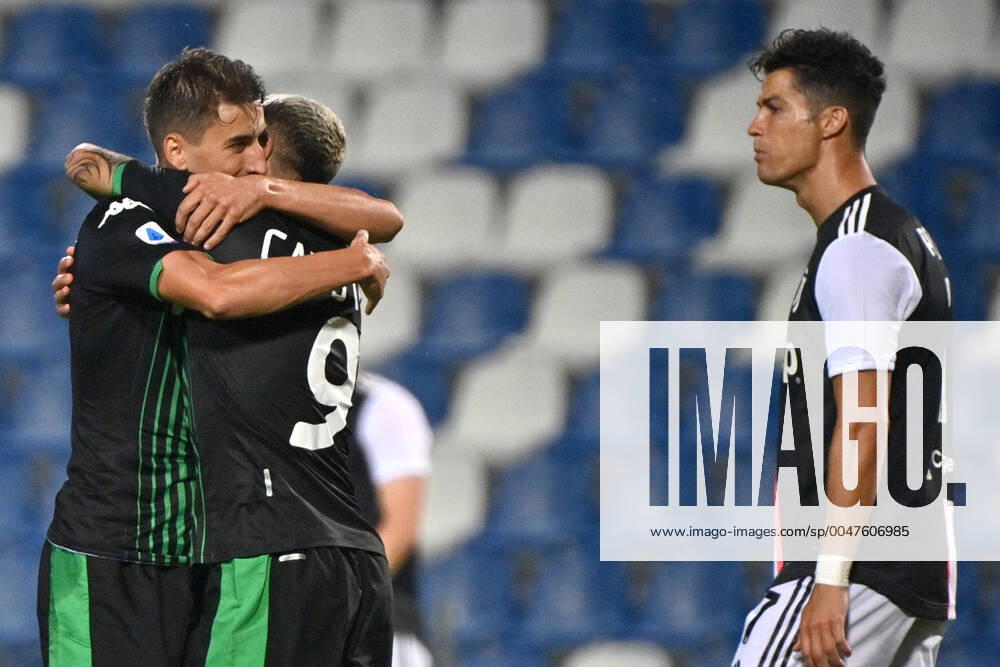 KW29 Photo Massimo Paolone LaPresse July 15, 2020 Reggio Emilia, Italy soccer Sassuolo vs Juventus - Italian Football Championship League A TIM 2019 2020 - Mapei stadium In the pic: Filip Djuricic (U.S.Sassuolo) celebrates with Francesco Caputo (U.S.Sassuolo) after scoring goal 1-2