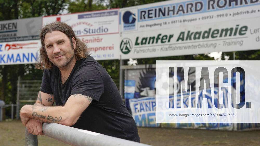 Hänsch Arena, Meppen, GER, 3 Liga, press conference, introduction of the new coach Torsten Frings, the new coach in the stadium, in the background the fan project, DFL REGULATIONS PROHIBIT ANY USE OF PHOTOGRAPHS AS IMAGE SEQUENCES AND OR QUASI VIDEO Meppen Lower Saxony Germany Hänsch Arena
