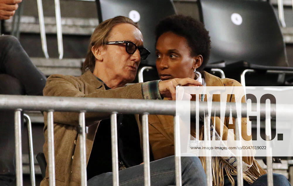 Marius Müller Westernhagen and Mrs Lindiwe in Hangar 6 Tempelhof Airport Tennis bett1Aces Ladies Season 2019 2020 17 07 2020