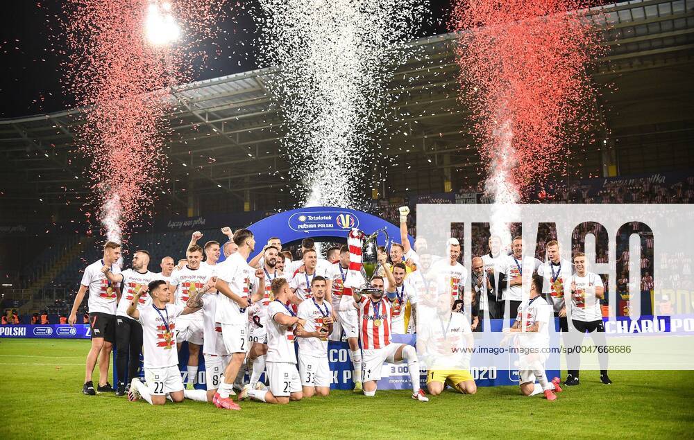 KW30 2020.07.24 Lublin Pilka nozna Final Totolotek Puchar Polski sezon 2019 2020 Cracovia Krakow - Lechia Gdansk N z Puchar Cracovia z Pucharem Polski, Radosc, Dekoracja Foto Rafal Rusek PressFocus 2020.07.24 Lublin Football Polish Cup Final season 2019 2020 Cracovia Krakow - Lechia Gdansk Puchar Cracovia z Pucharem Polski, Radosc, Dekoracja Credit: Rafal Rusek PressFocus NEWSPIX.PL --- Newspix.pl 20200724PF_RR251