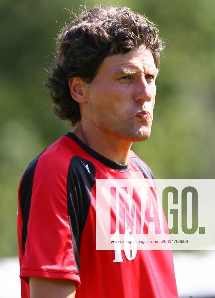 Markranstädt, Stadion am Bad, 16.08.2009, Fußball, NOFV Oberliga Süd. RasenBall Leipzig vs. FSV Zwickau 4:0 Trainer Matthias Zimmerling (Zwickau) sauer, PP090816RB_Zw