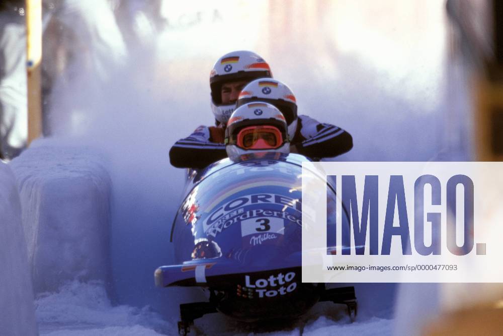 Pilot Wolfgang Hoppe, Carsten Embach, Rene Hannemann und Sven Rühr (Deutschland 1) im Ziel Bobsport WM Herren Weltmeisterschaft 1997, Viererbob, Vierer, 4er-Bob, Vdia Gruppe St. Moritz