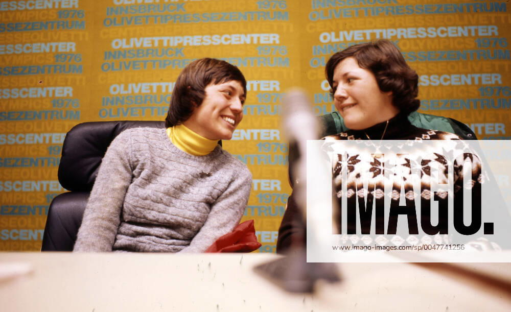 02 02 76 Olympia Innsbruck Austria, Innsbruck, 02 02 1976, Winter Olympia 1976 in Innsbruck li Rosi Mittermaier at a press conference